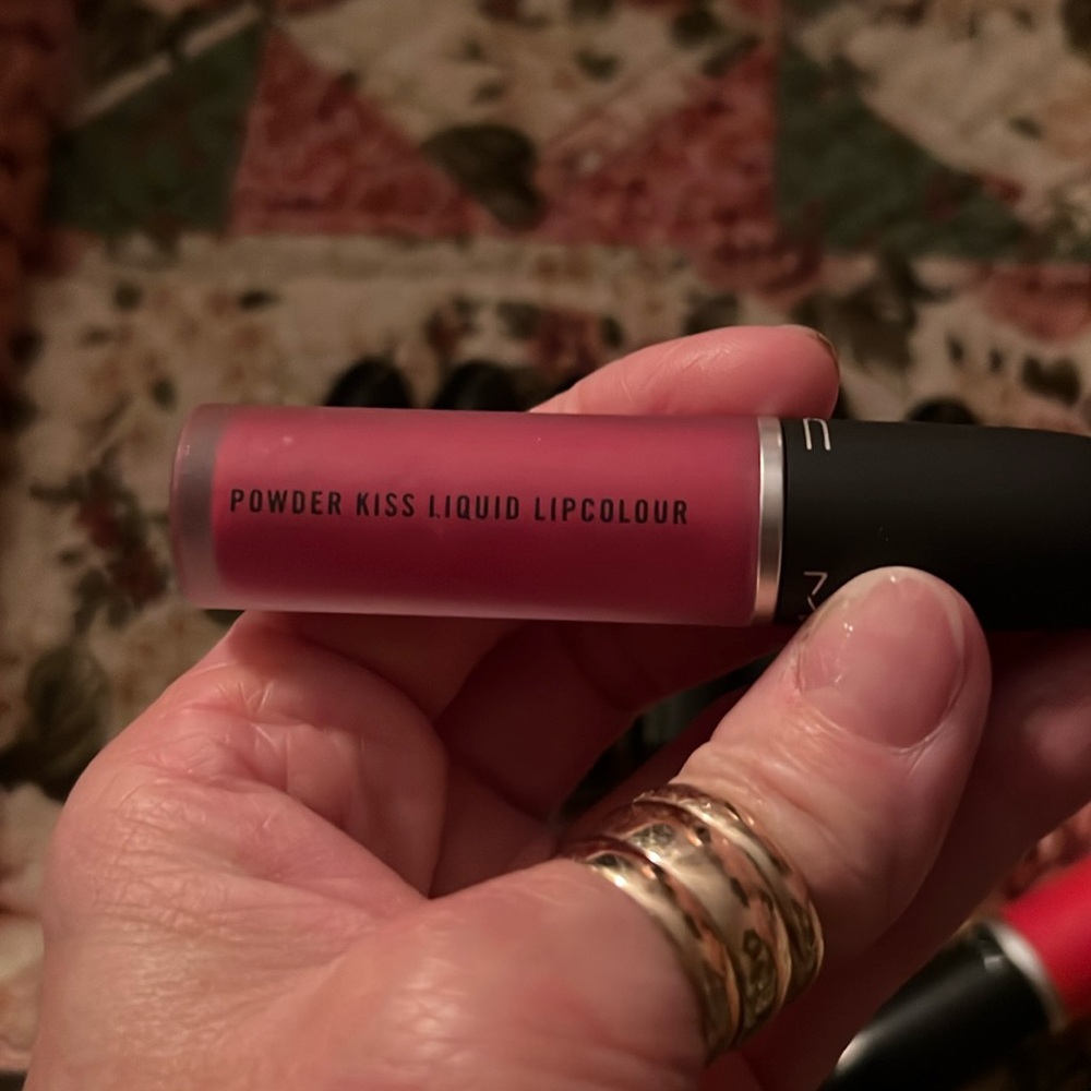 7 MAC lipsticks .. - Picture 2 of 5